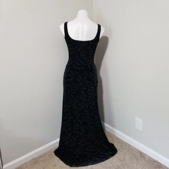 Sz S (fits 2-4 or a curvy 0) 90s Vintage Cache Black Velour Gown w/ Floral Beads - Picture 2 of 8